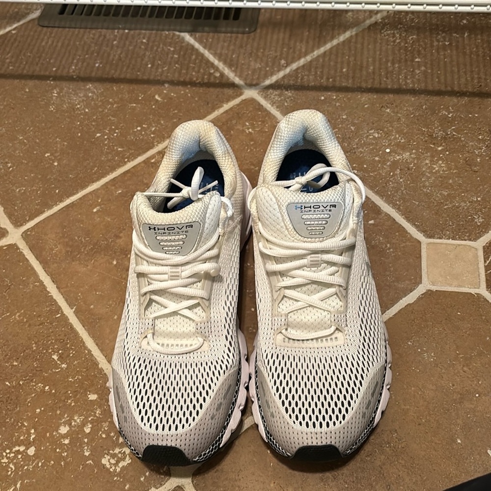 Under Armor Infinite 10.5 sneaker